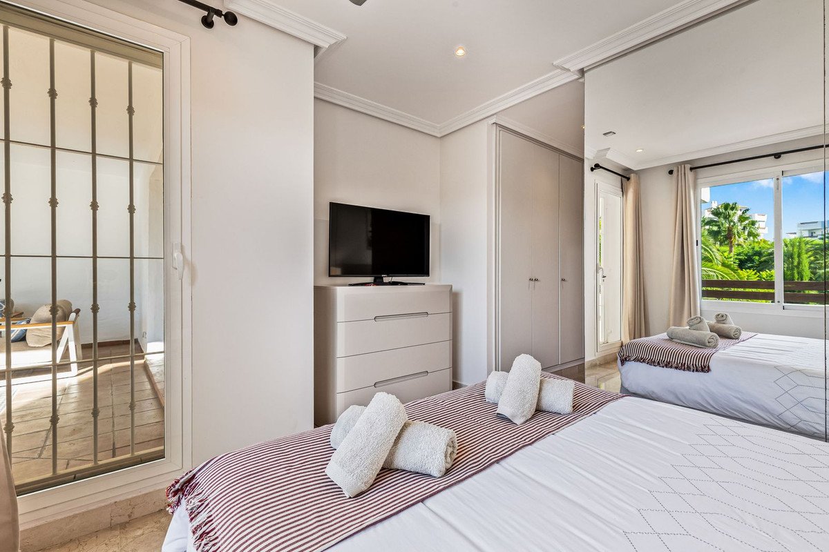 2 Bed Middle Floor Apartment in Estepona