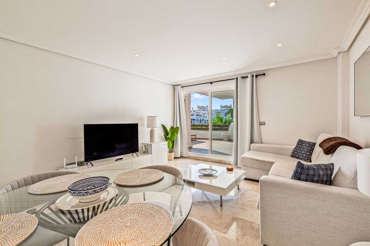 2 Bed Middle Floor Apartment in Estepona