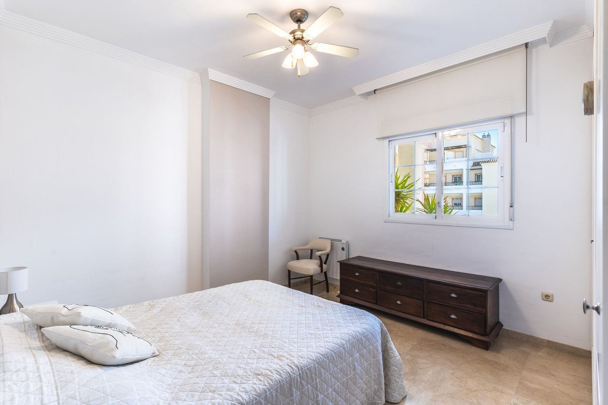 3 Bed Middle Floor Apartment in Nueva Andalucía