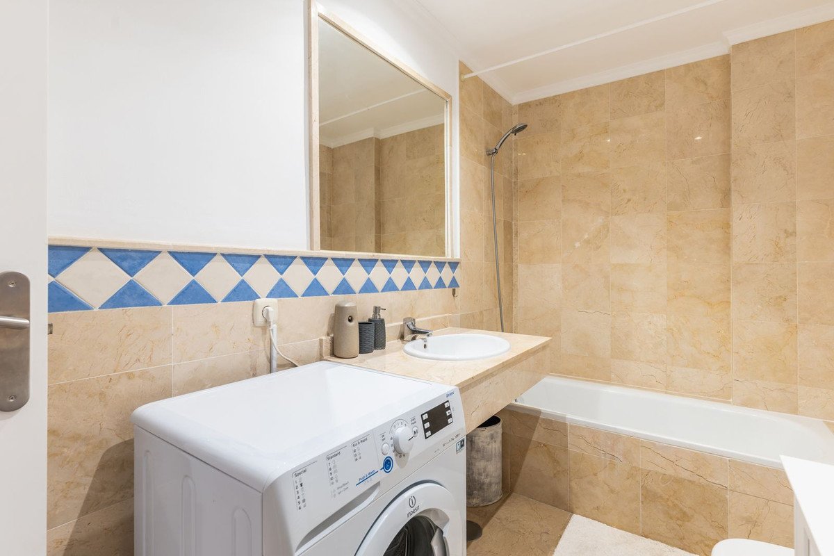 3 Bed Middle Floor Apartment in Nueva Andalucía
