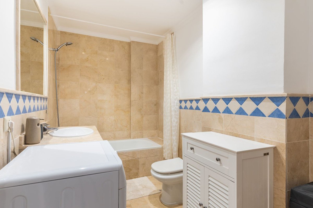 3 Bed Middle Floor Apartment in Nueva Andalucía