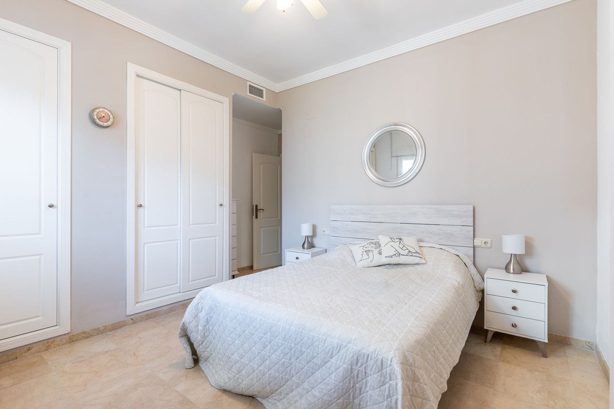 3 Bed Middle Floor Apartment in Nueva Andalucía