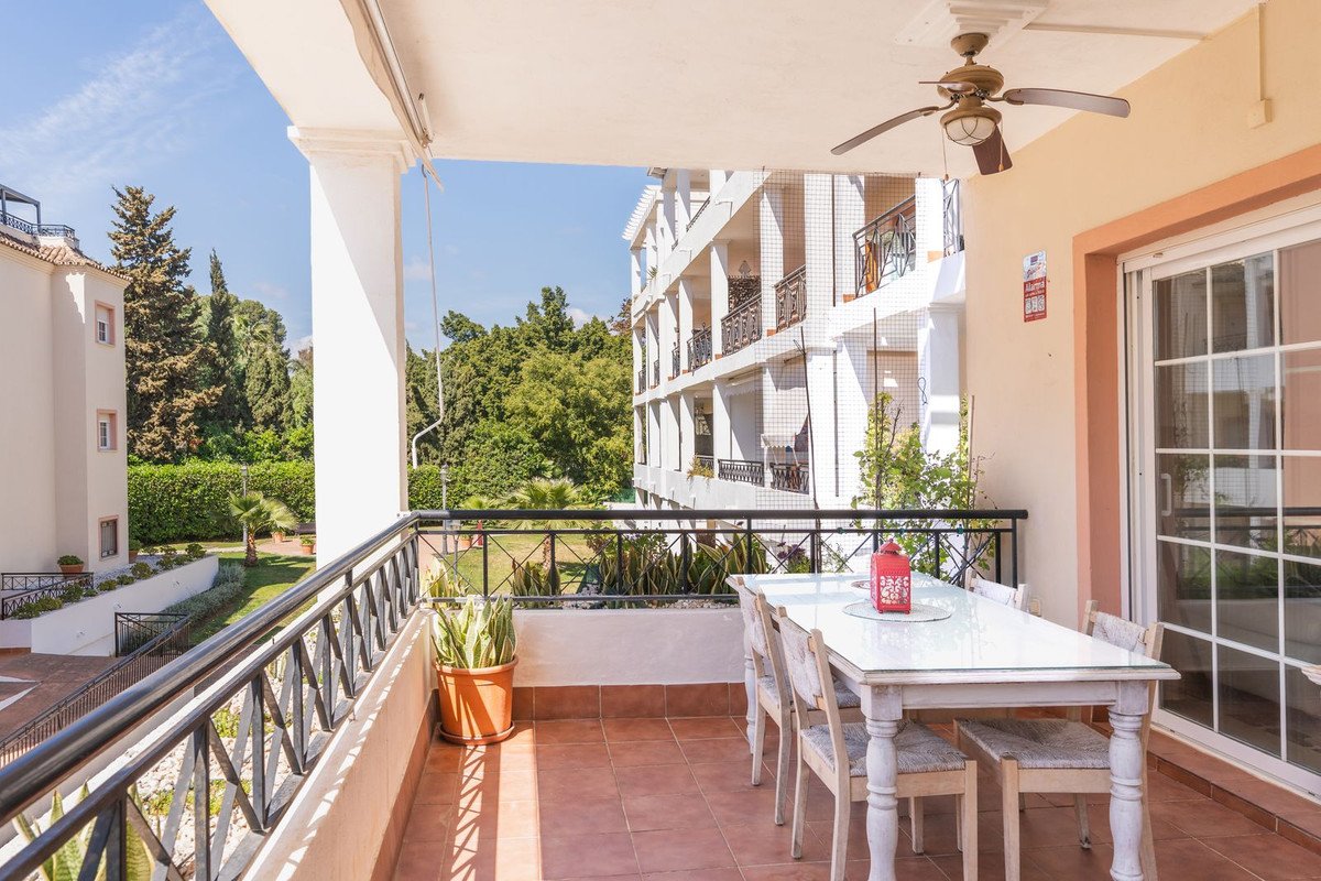 3 Bed Middle Floor Apartment in Nueva Andalucía