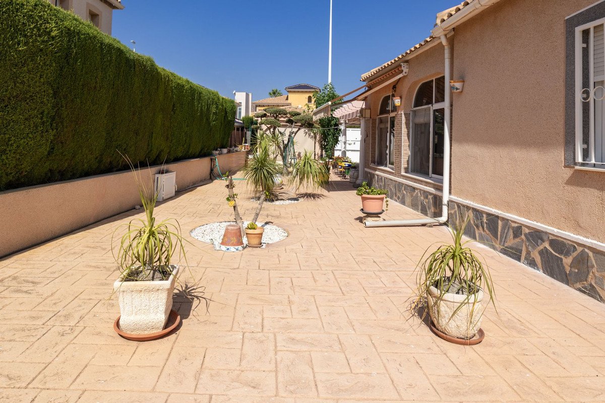 4 Bed Detached Villa in La Regia
