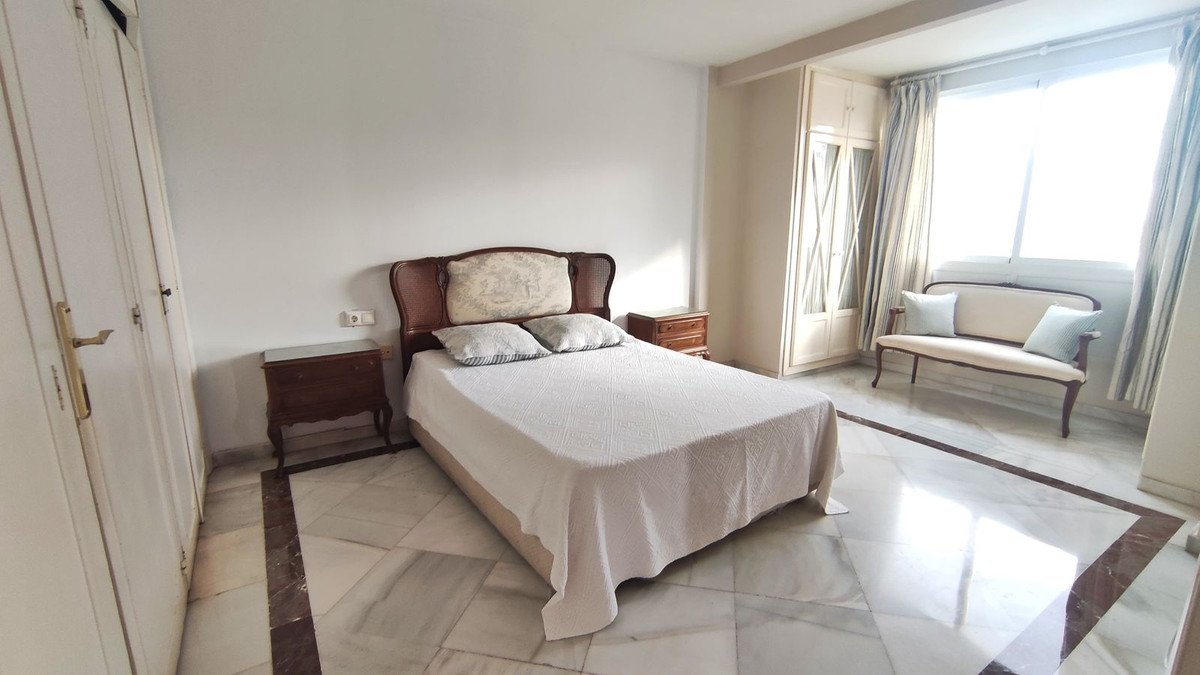2 Bed Middle Floor Apartment in Puerto Banús