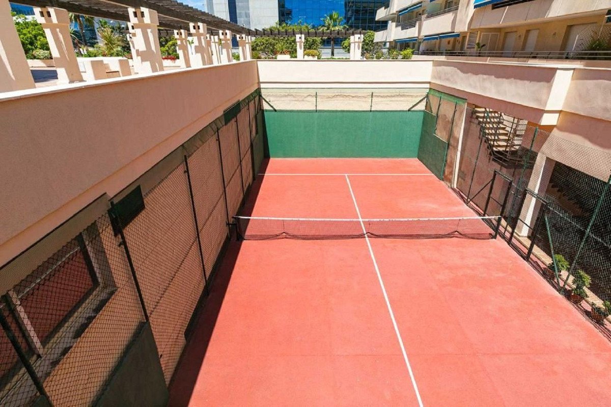 2 Bed Middle Floor Apartment in Puerto Banús