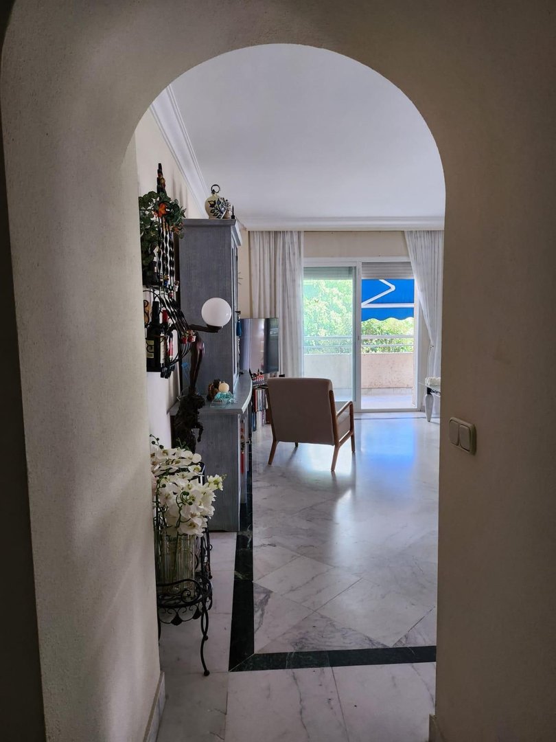 2 Bed Middle Floor Apartment in Puerto Banús