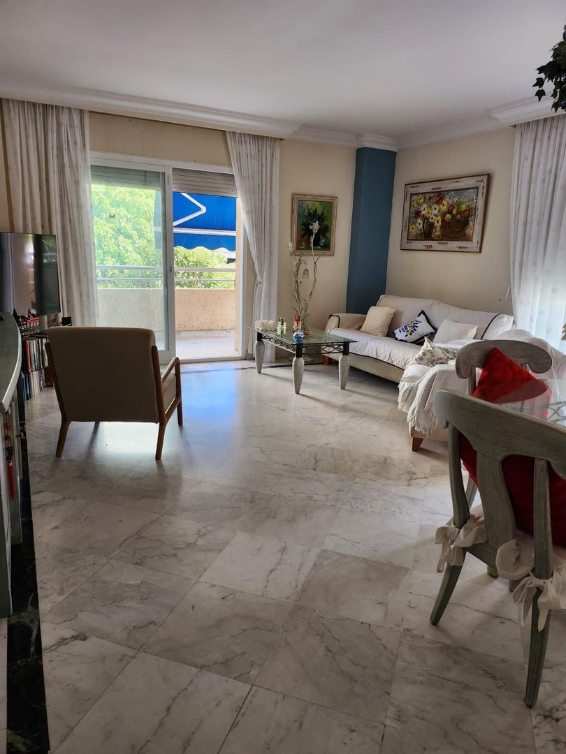 2 Bed Middle Floor Apartment in Puerto Banús