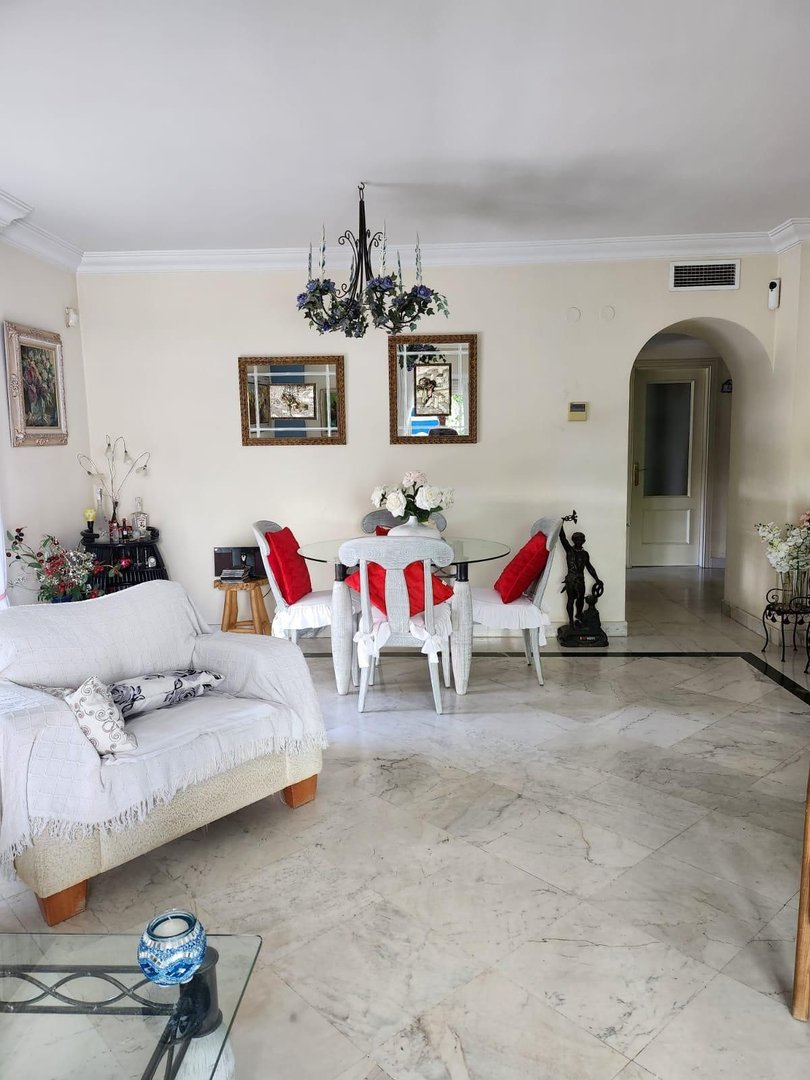 2 Bed Middle Floor Apartment in Puerto Banús