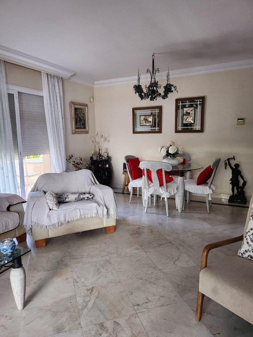 2 Bed Middle Floor Apartment in Puerto Banús