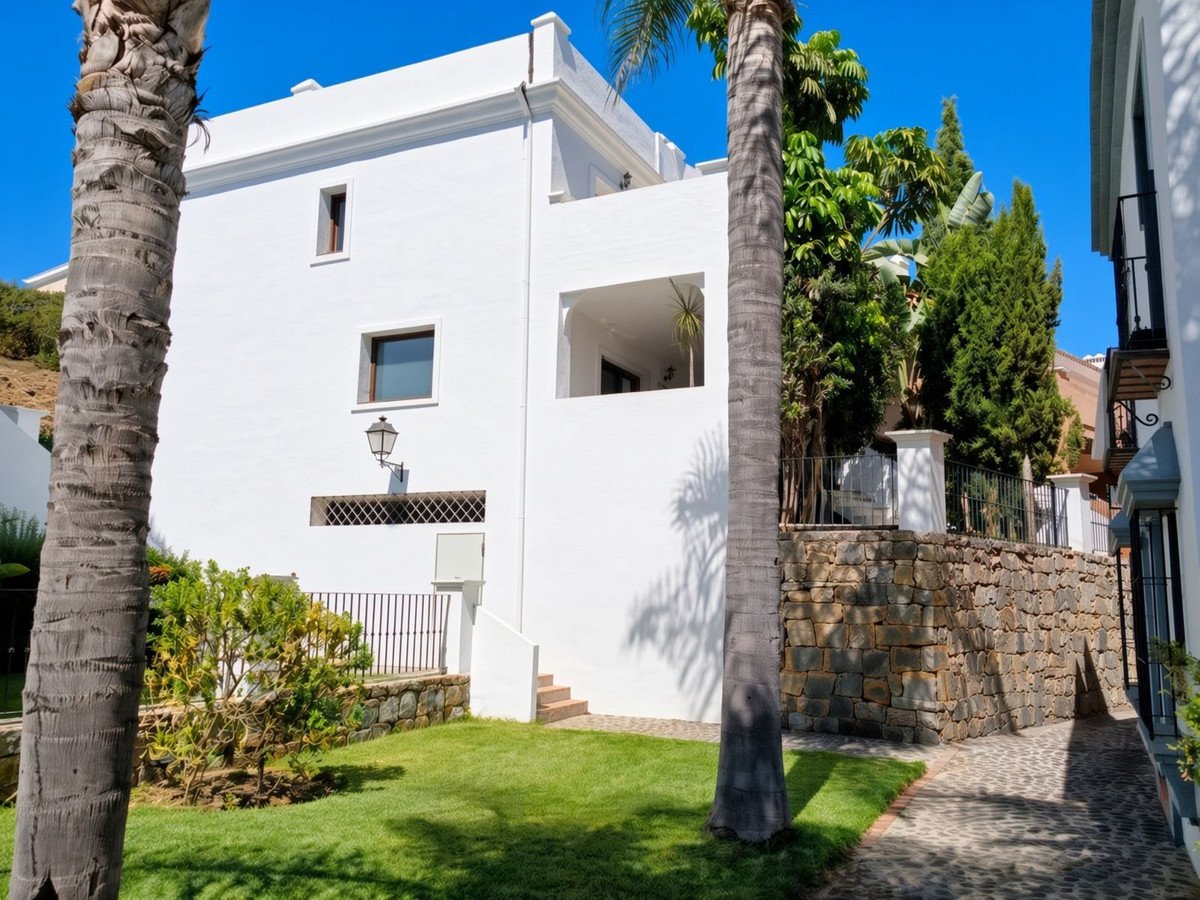 4 Bed Semi-Detached House in El Paraiso