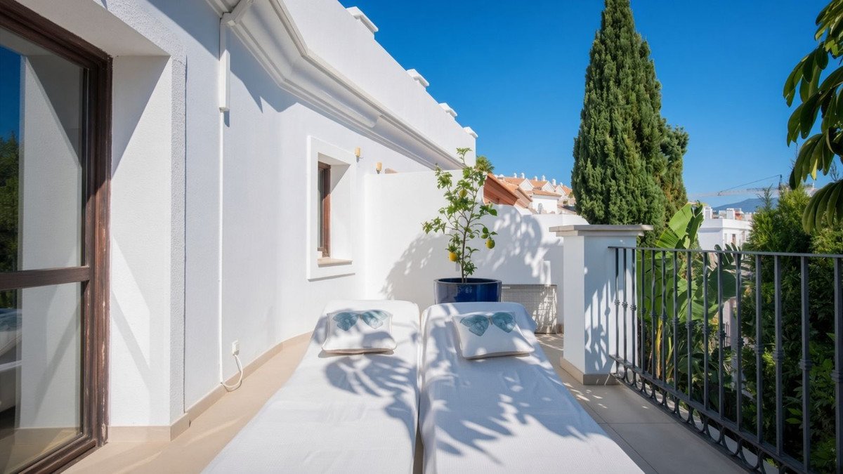 4 Bed Semi-Detached House in El Paraiso