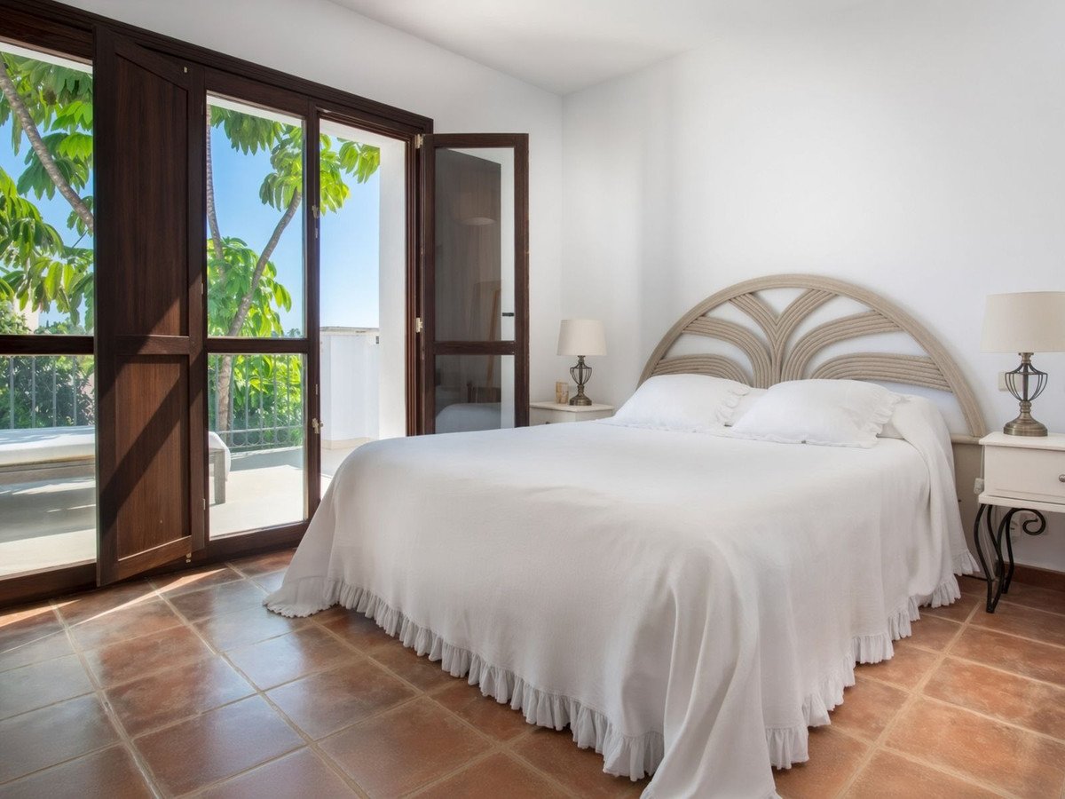 4 Bed Semi-Detached House in El Paraiso