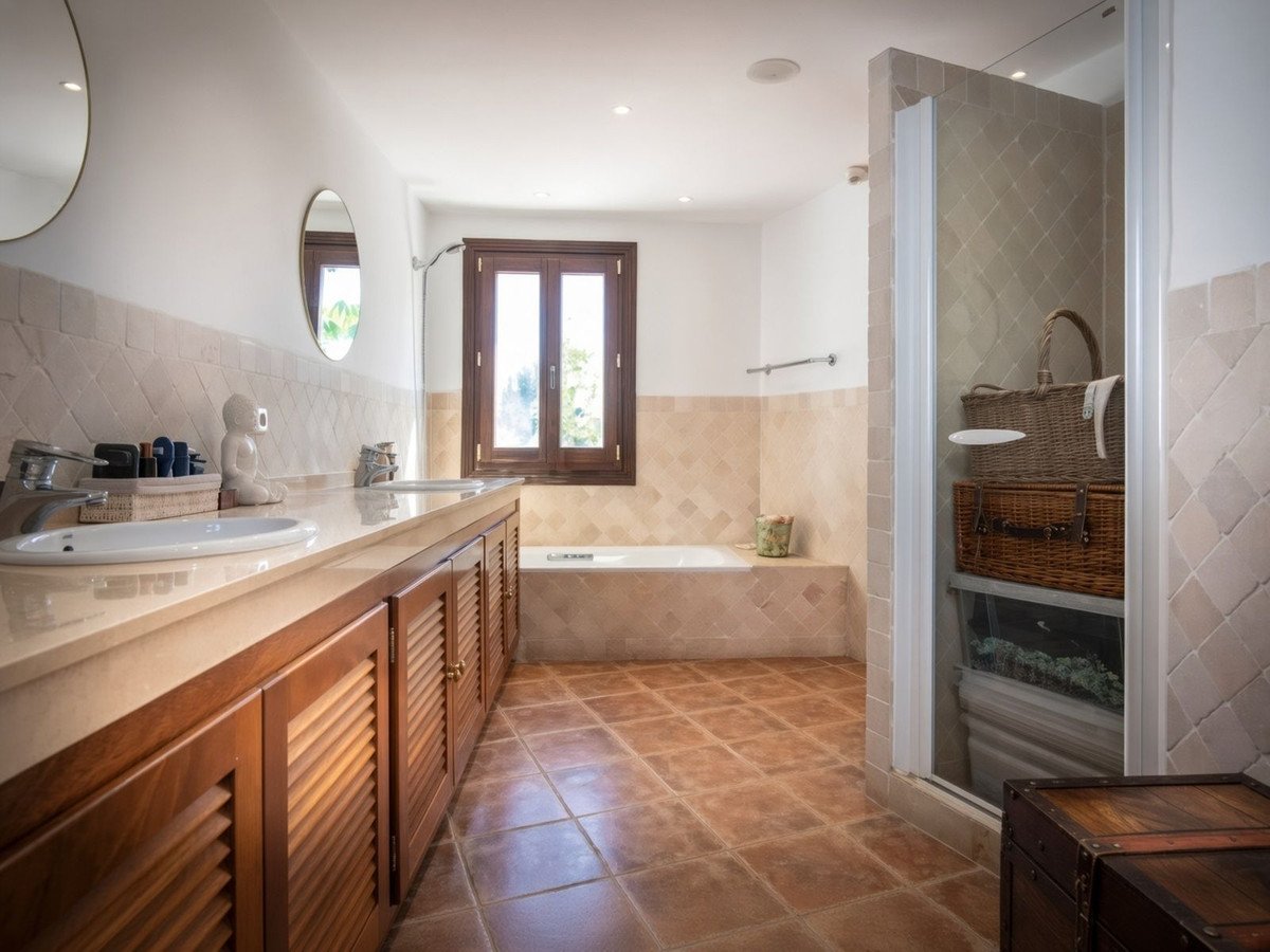4 Bed Semi-Detached House in El Paraiso