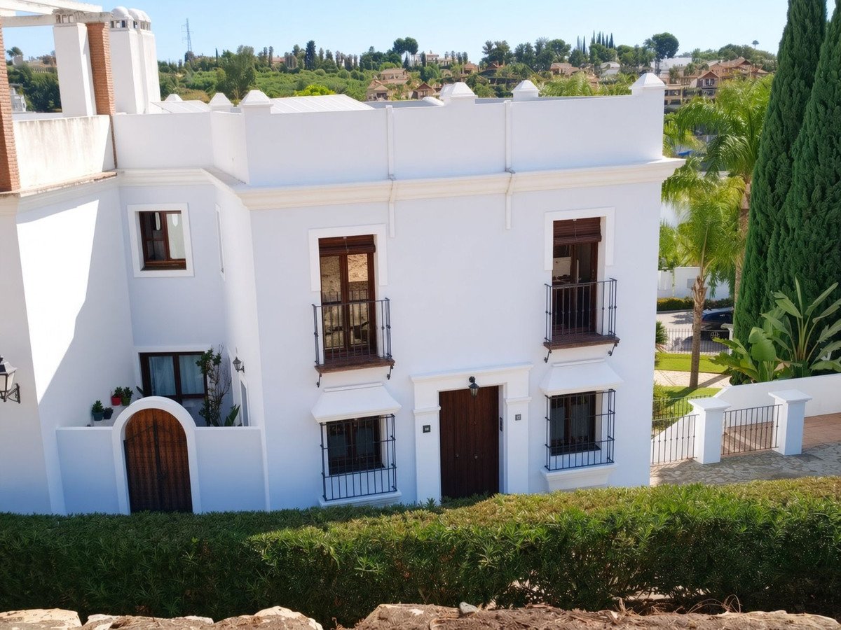 4 Bed Semi-Detached House in El Paraiso