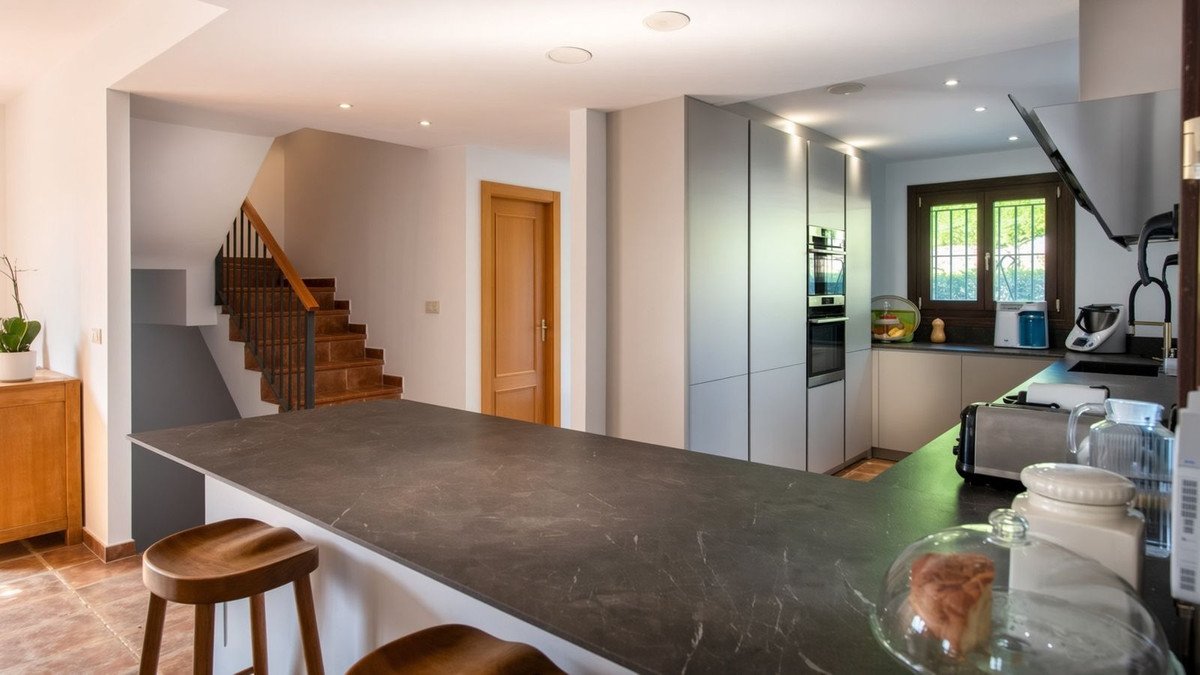 4 Bed Semi-Detached House in El Paraiso