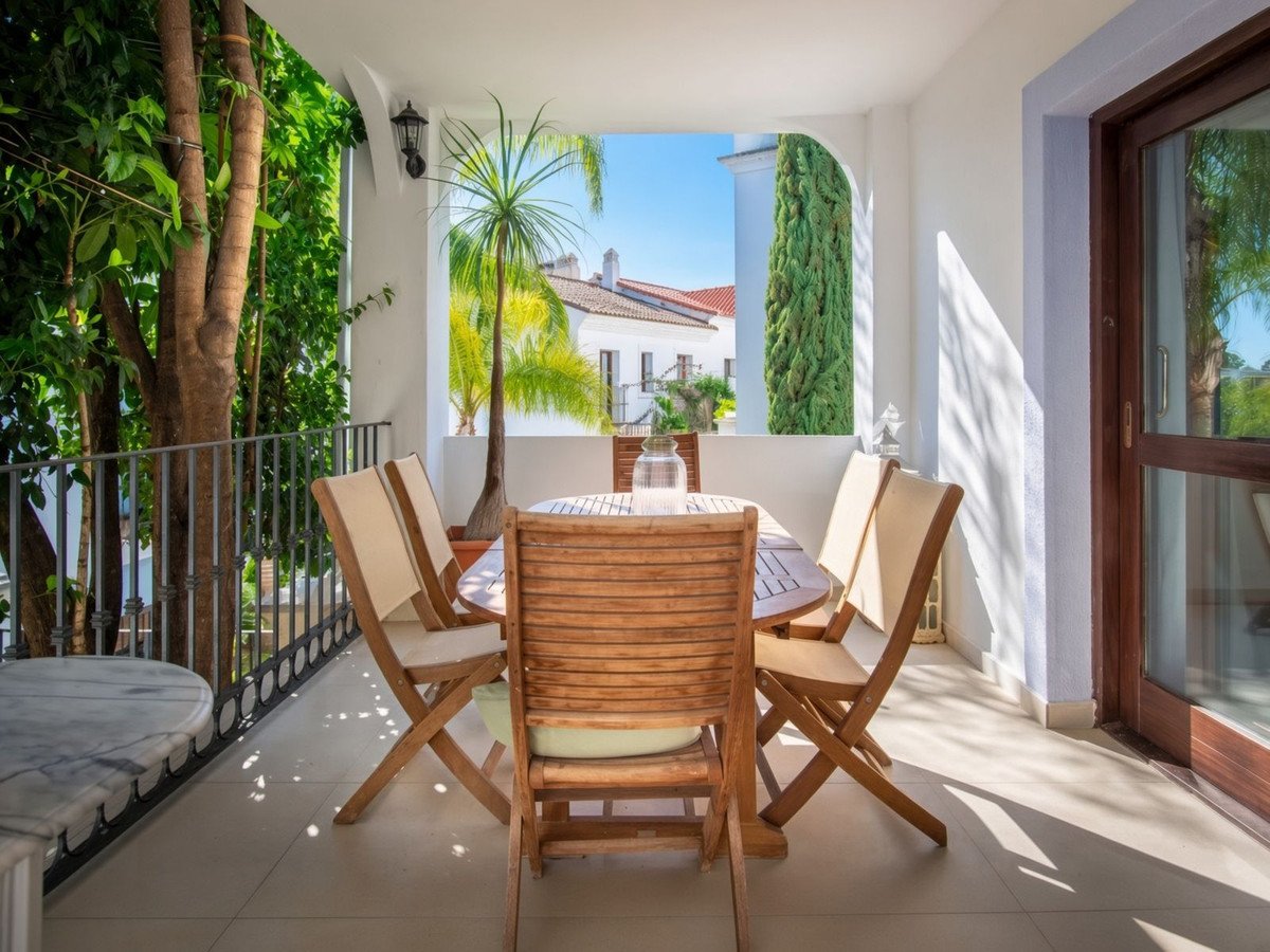 4 Bed Semi-Detached House in El Paraiso