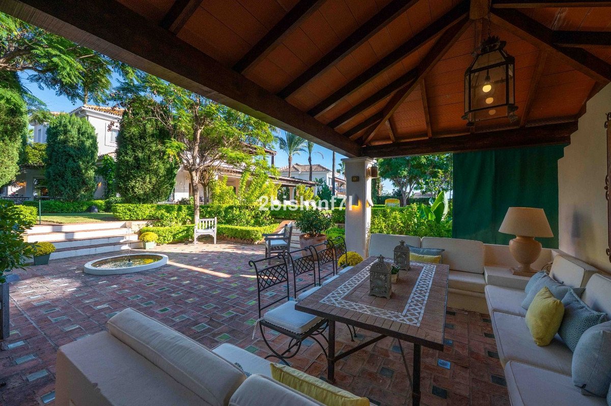 4 Bed Detached Villa in Elviria