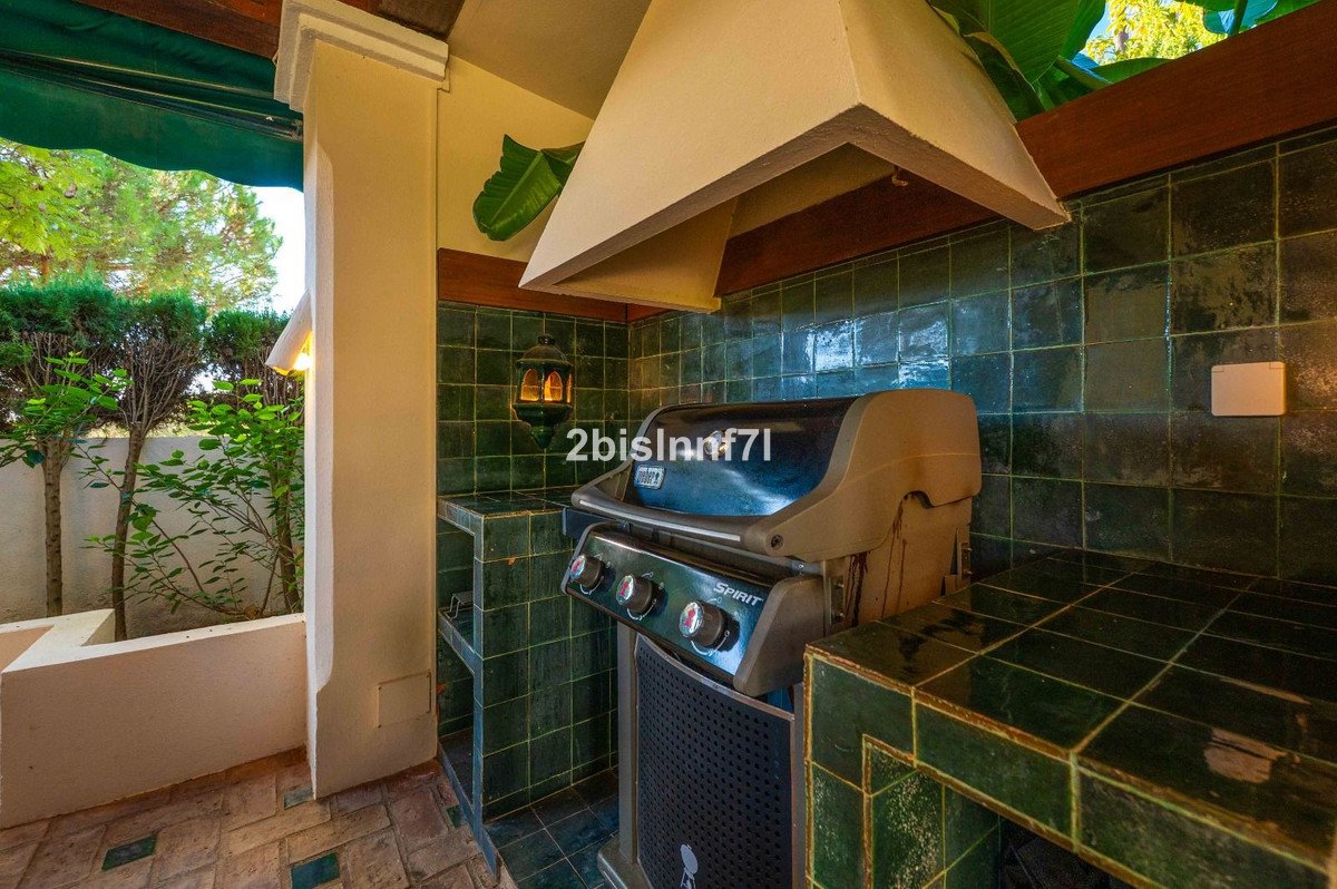 4 Bed Detached Villa in Elviria