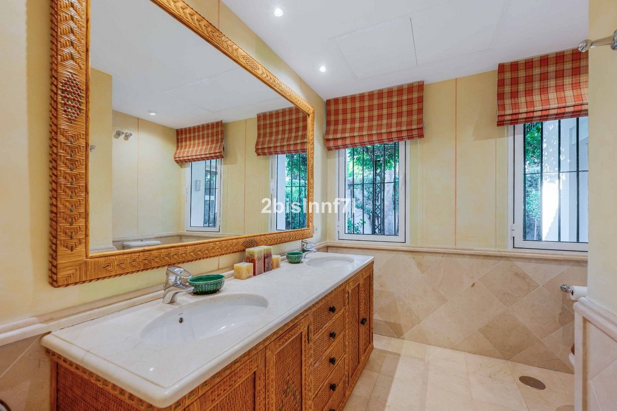 4 Bed Detached Villa in Elviria
