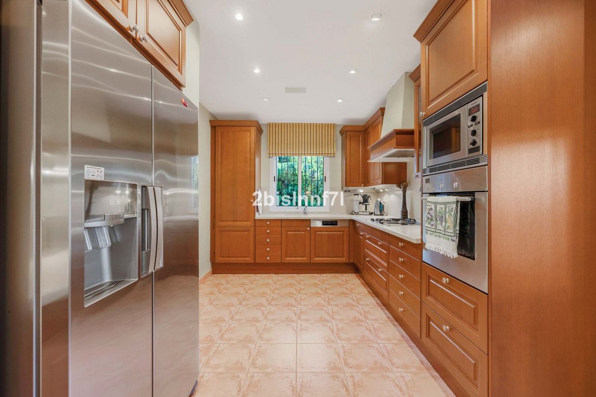4 Bed Detached Villa in Elviria