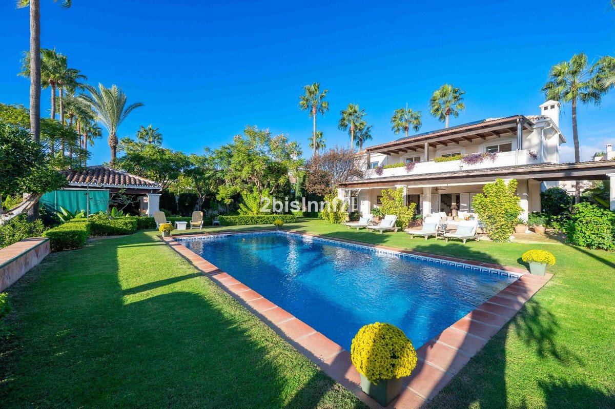 4 Bed Detached Villa in Elviria