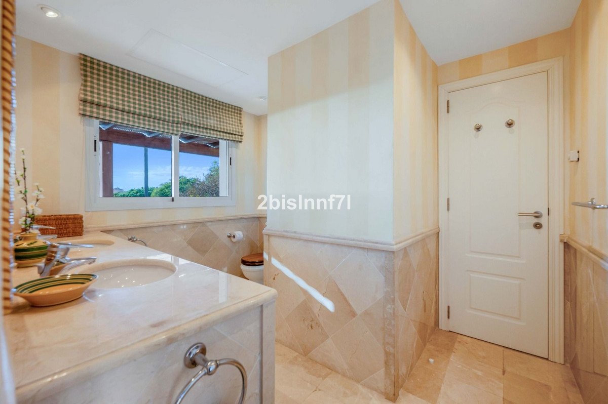 4 Bed Detached Villa in Elviria