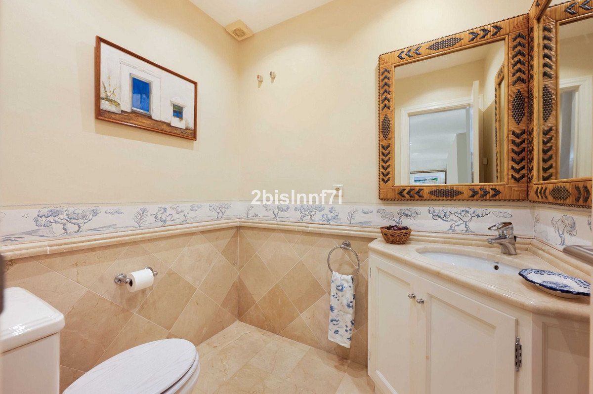 4 Bed Detached Villa in Elviria