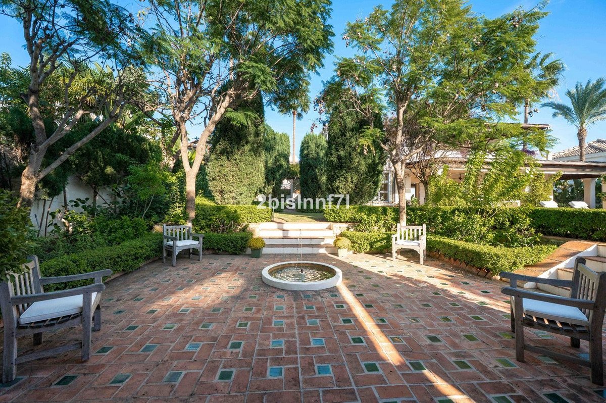 4 Bed Detached Villa in Elviria
