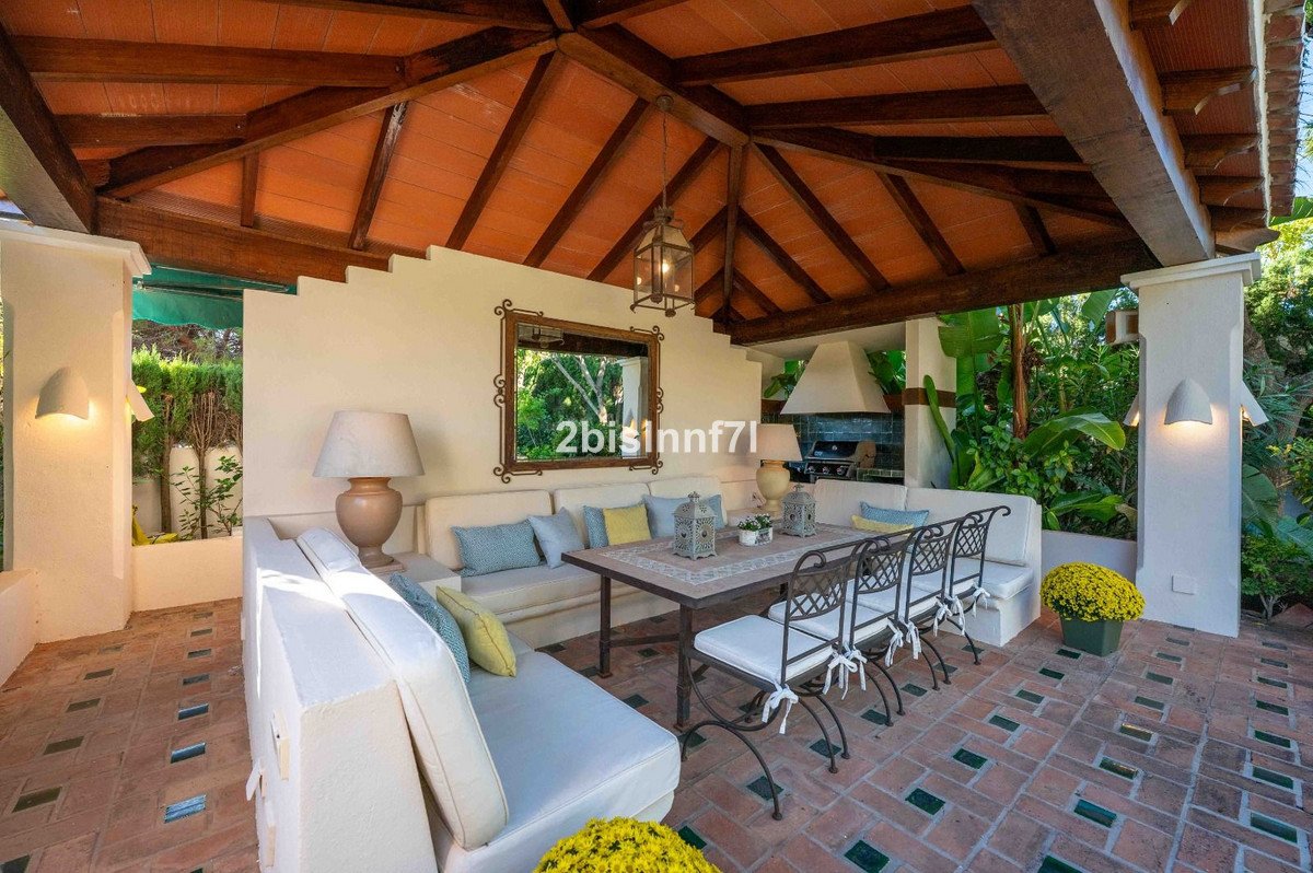 4 Bed Detached Villa in Elviria