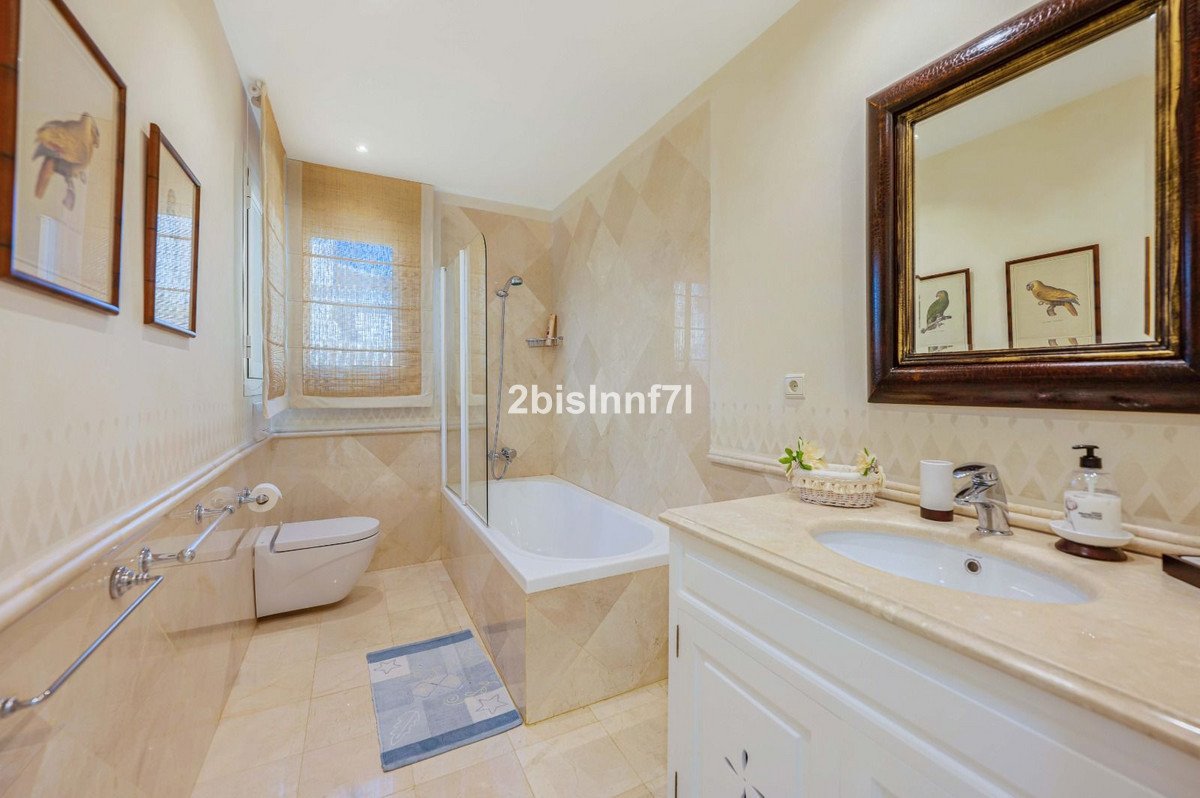 4 Bed Detached Villa in Elviria