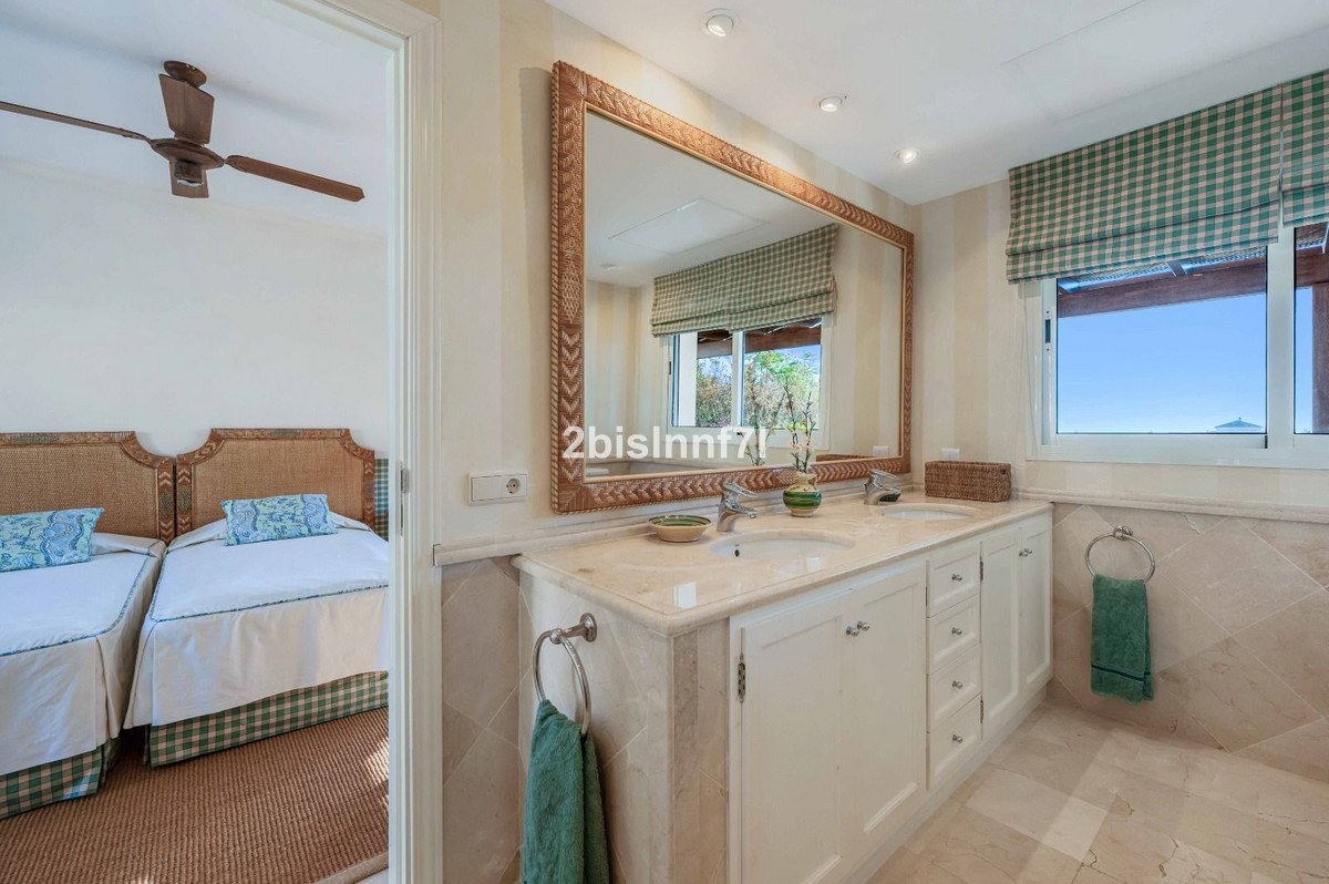 4 Bed Detached Villa in Elviria