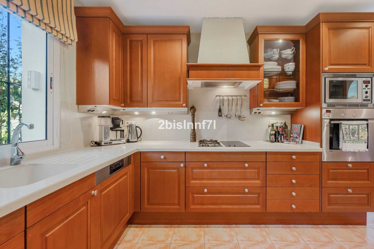 4 Bed Detached Villa in Elviria