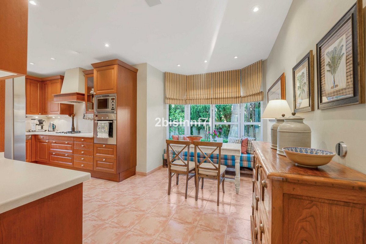 4 Bed Detached Villa in Elviria
