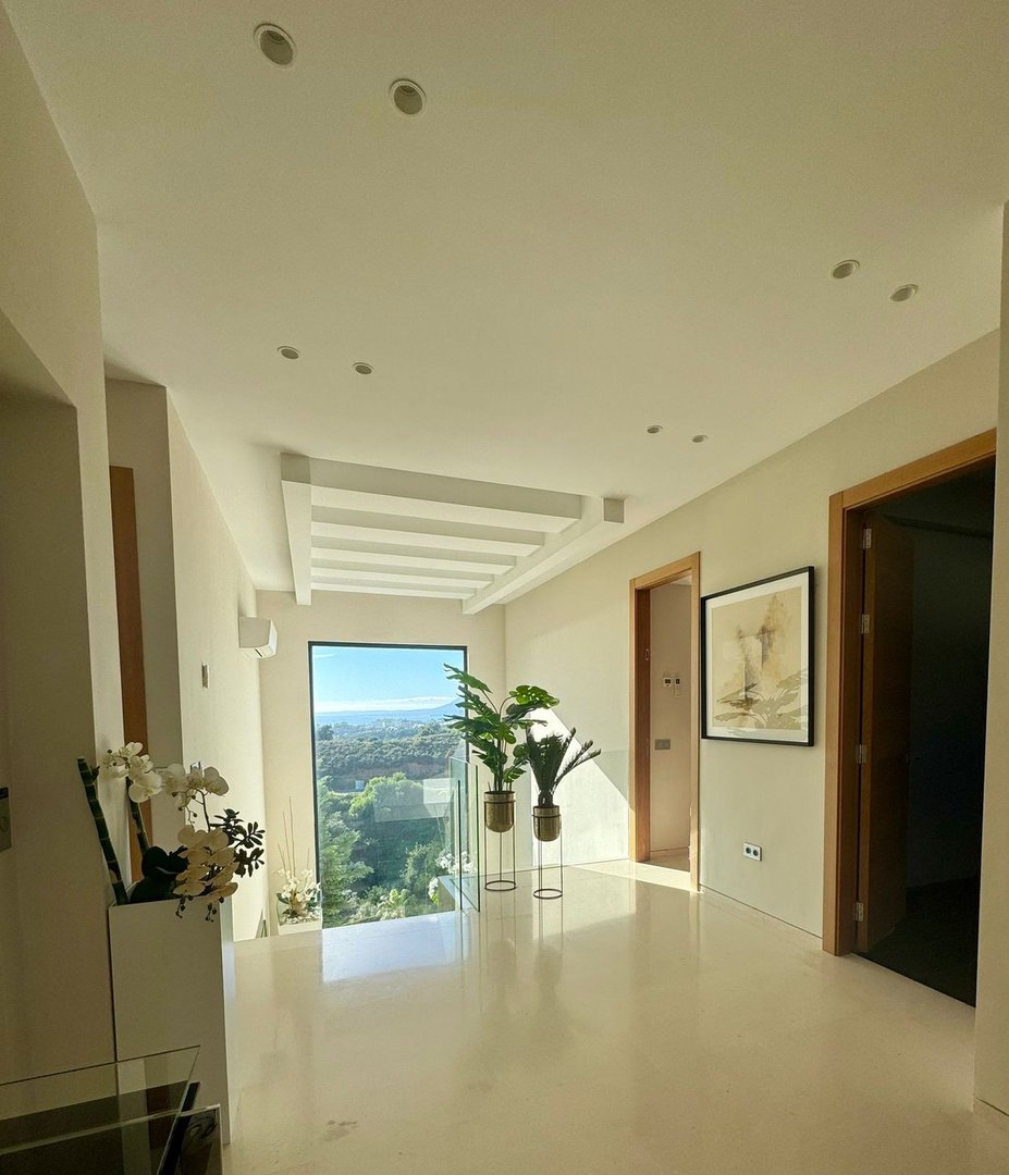 6 Bed Detached Villa in Marbella