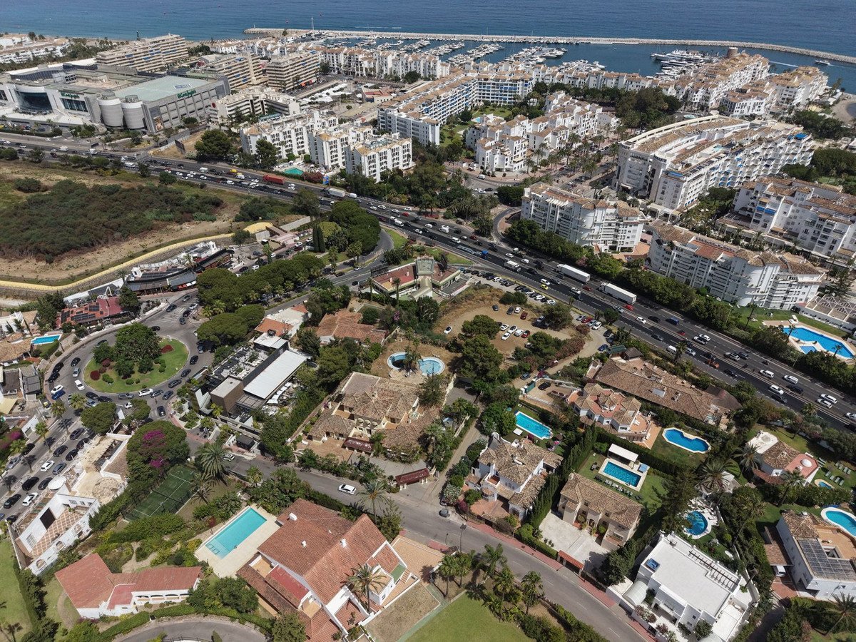 3 Bed Commercial Premises in Nueva Andalucía