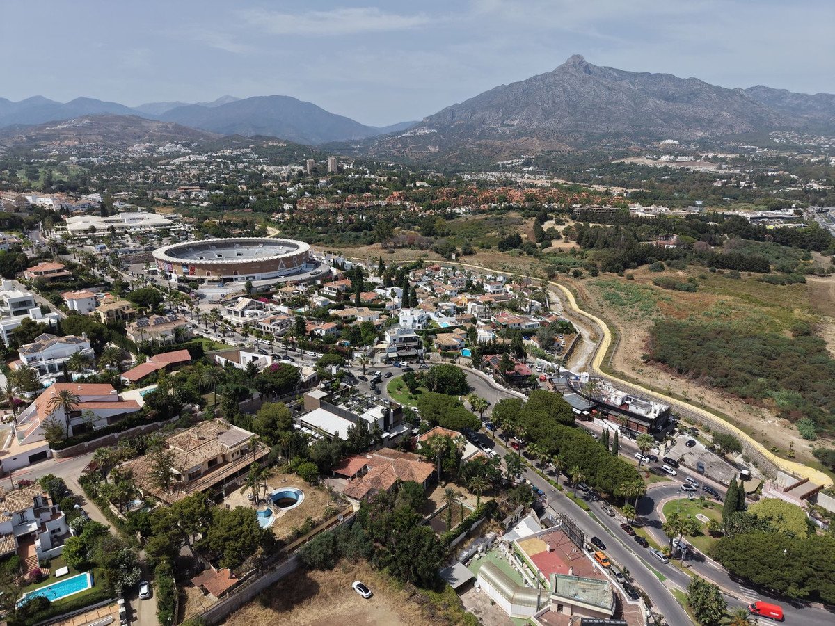 3 Bed Commercial Premises in Nueva Andalucía