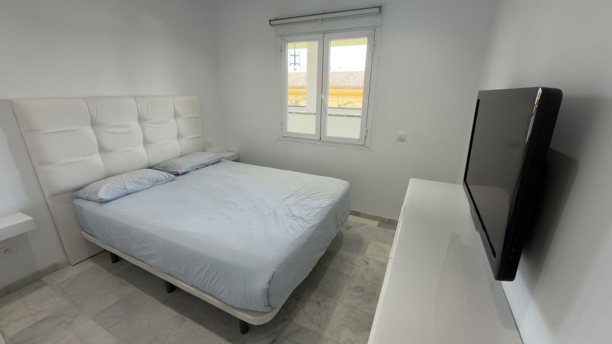 2 Bed Middle Floor Apartment in Puerto Banús