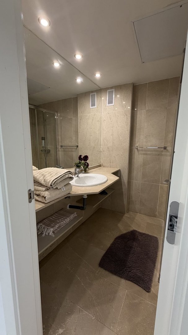 2 Bed Middle Floor Apartment in Puerto Banús
