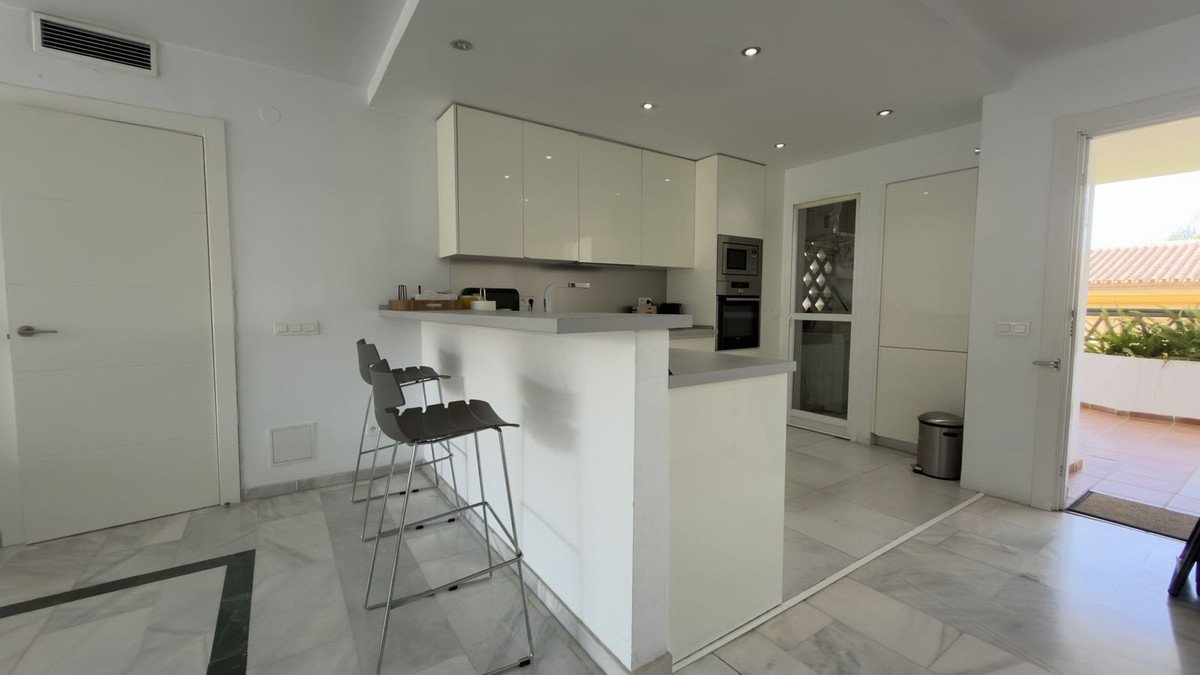 2 Bed Middle Floor Apartment in Puerto Banús