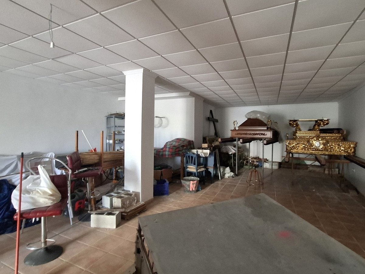 Commercial in Turre