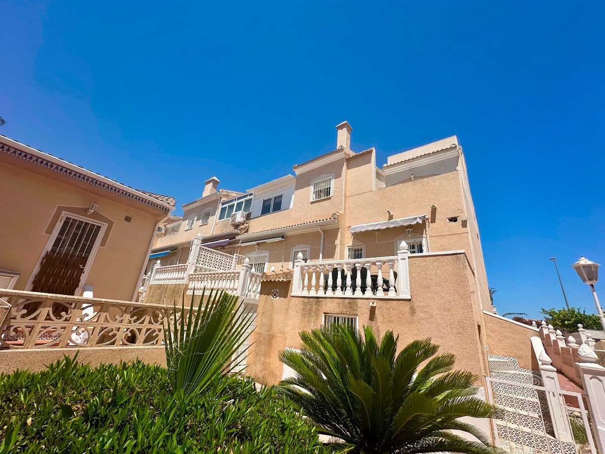 2 Bed Townhouse in Dona Pepa
