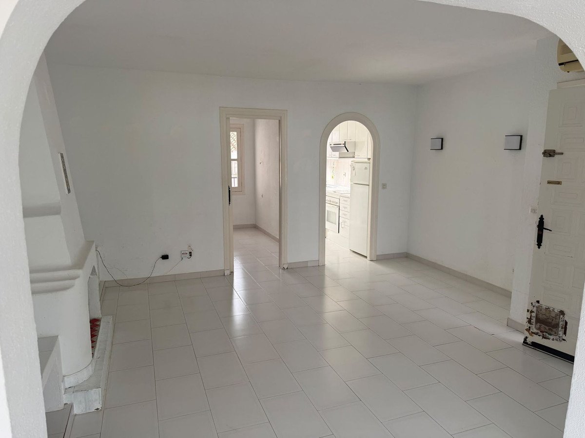 1 Bed Top Floor Apartment in El Paraiso