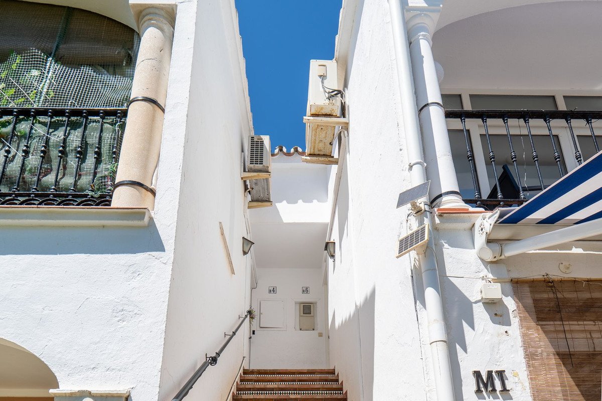 1 Bed Top Floor Apartment in El Paraiso