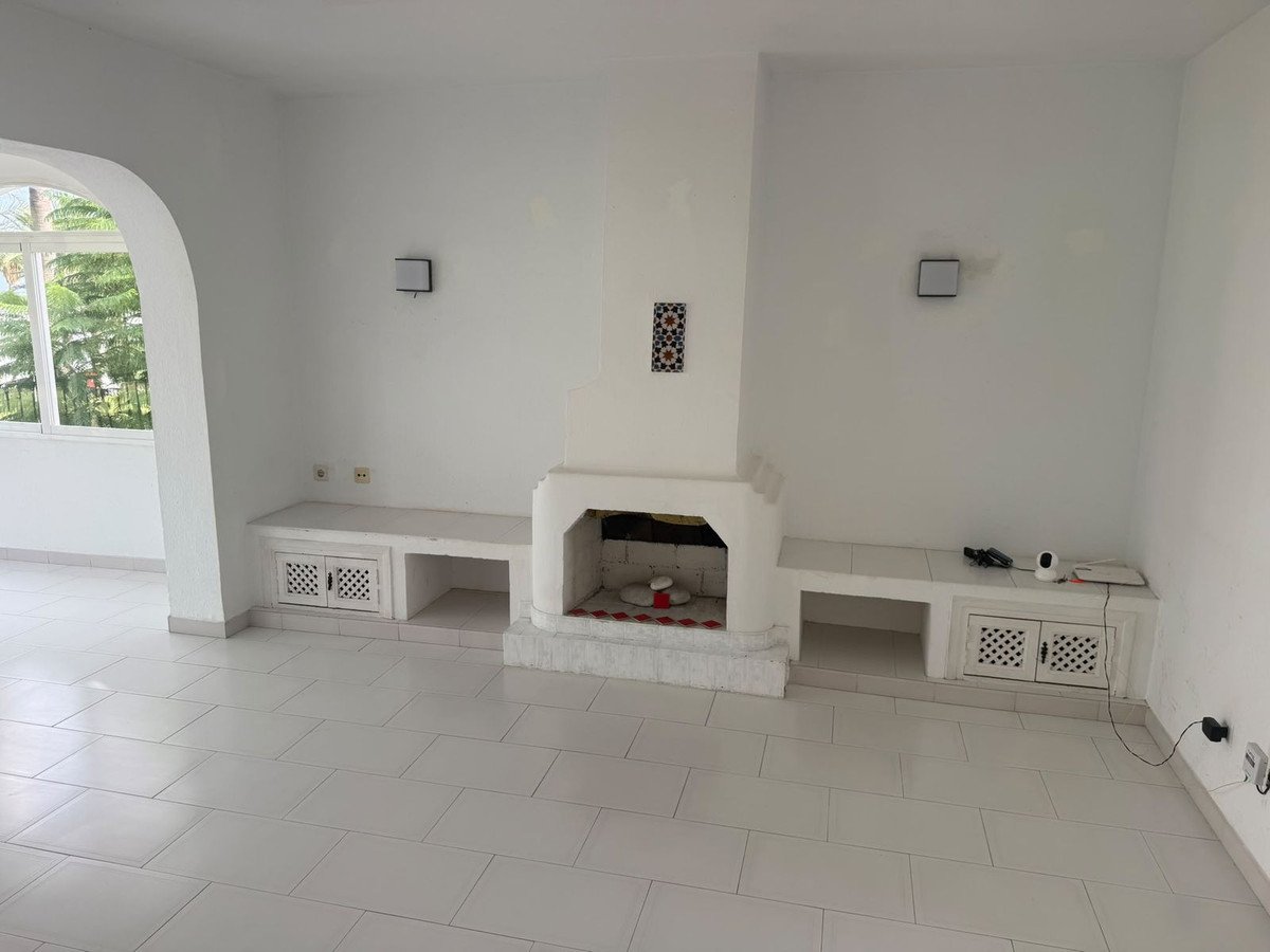 1 Bed Top Floor Apartment in El Paraiso
