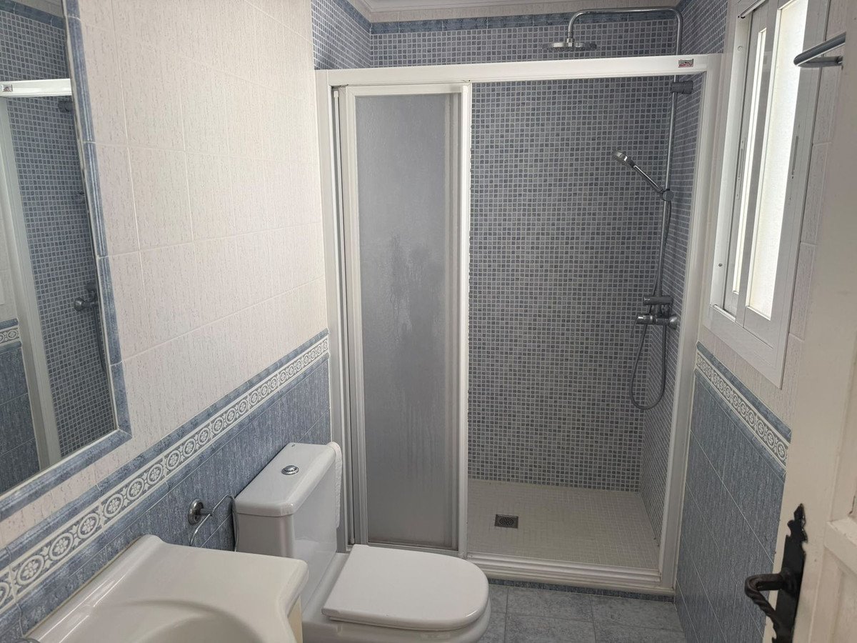 1 Bed Top Floor Apartment in El Paraiso