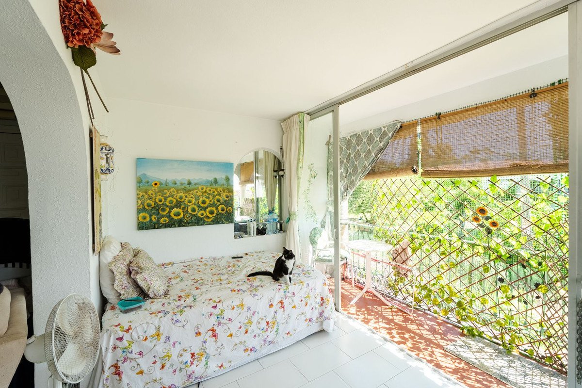 1 Bed Top Floor Apartment in El Paraiso