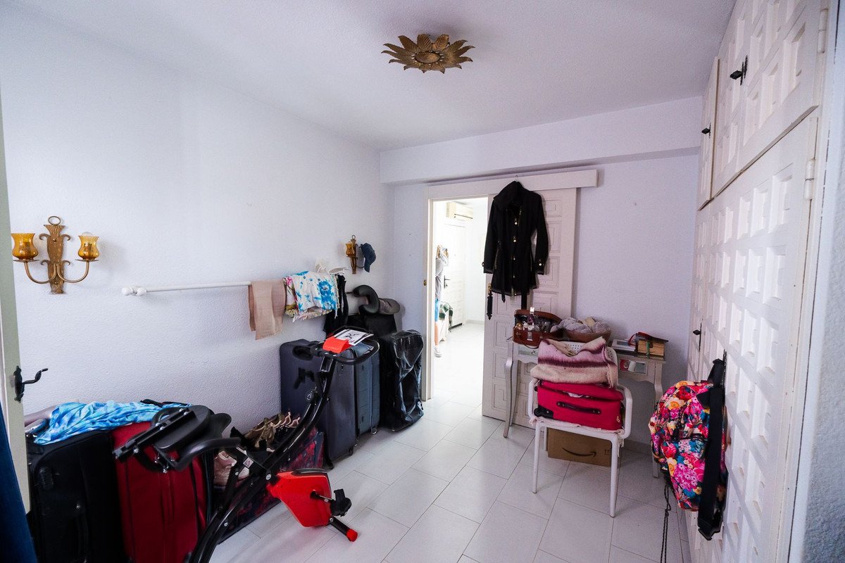1 Bed Top Floor Apartment in El Paraiso