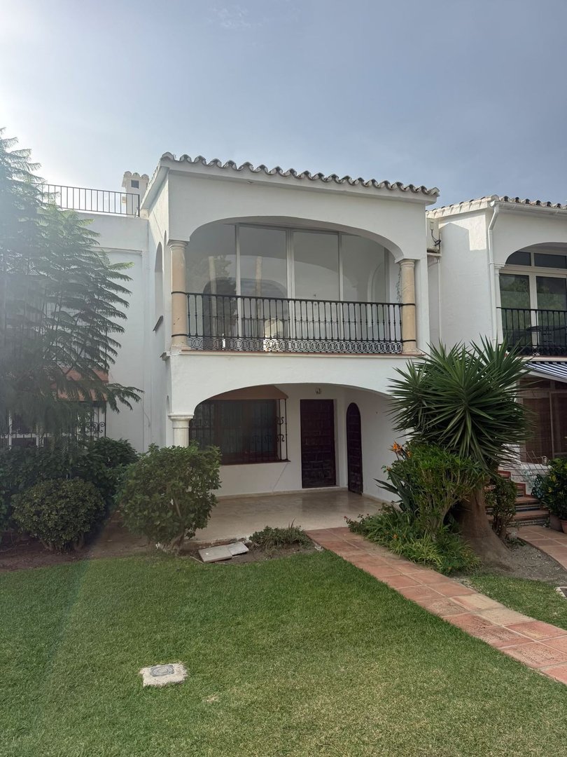 1 Bed Top Floor Apartment in El Paraiso