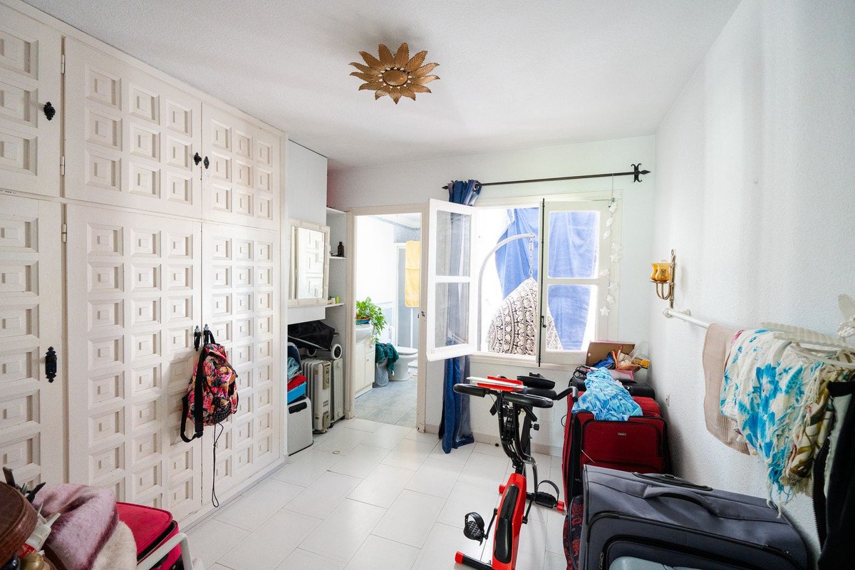 1 Bed Top Floor Apartment in El Paraiso